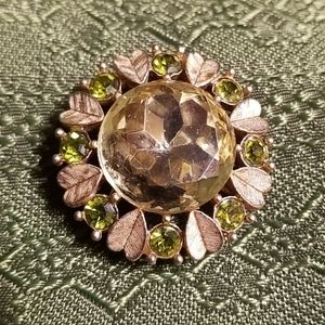 Green glass goldtone broach/pendant vtg Avon